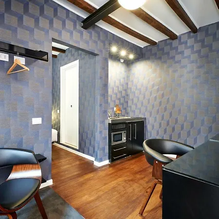 Apartment H24 *